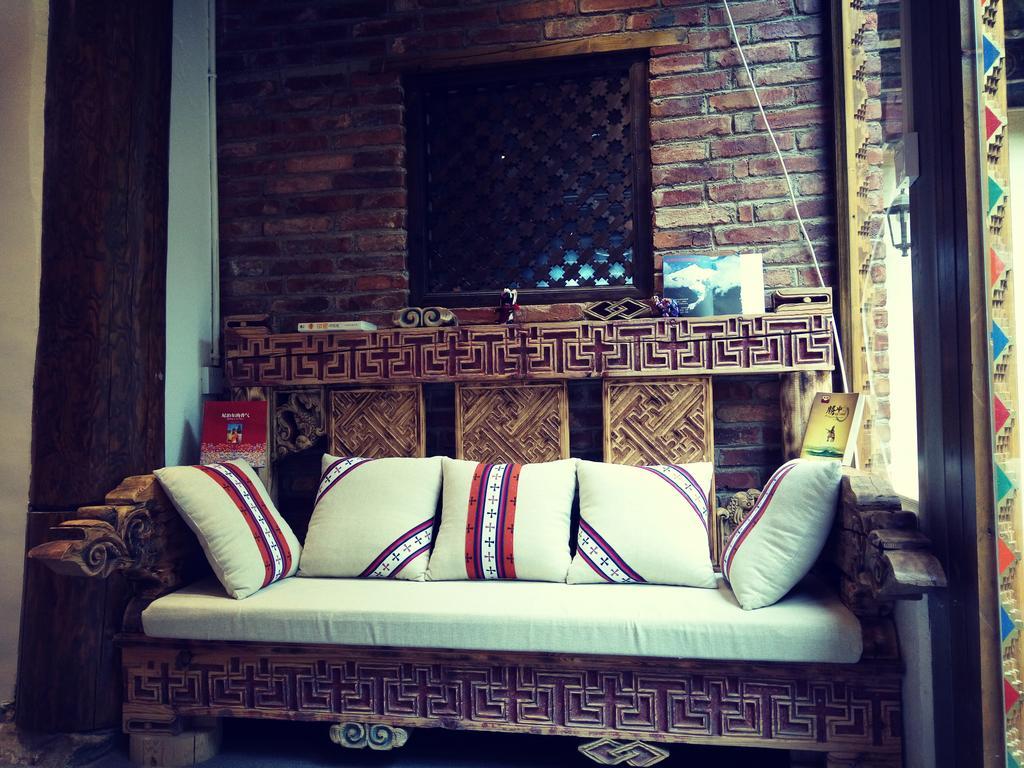 Shangri-La Mid - Mountain Homestay Екстериор снимка