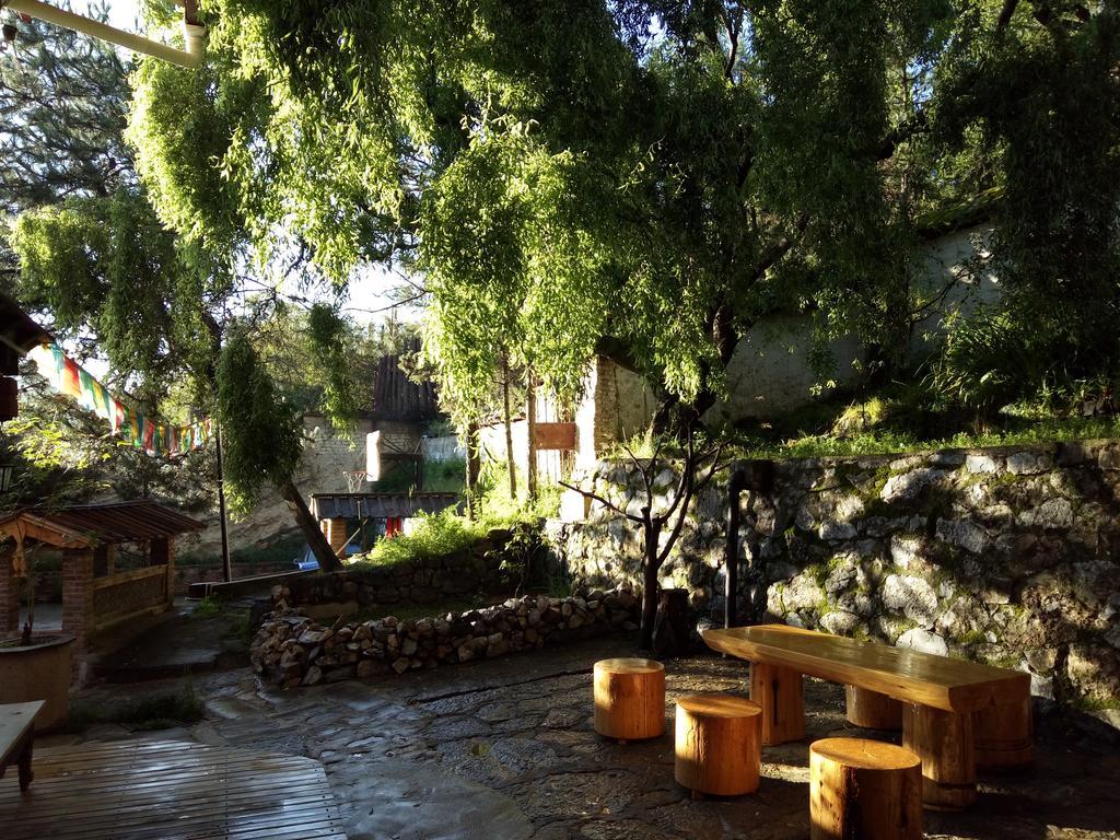 Shangri-La Mid - Mountain Homestay Екстериор снимка