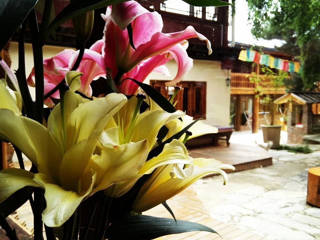 Shangri-La Mid - Mountain Homestay Екстериор снимка