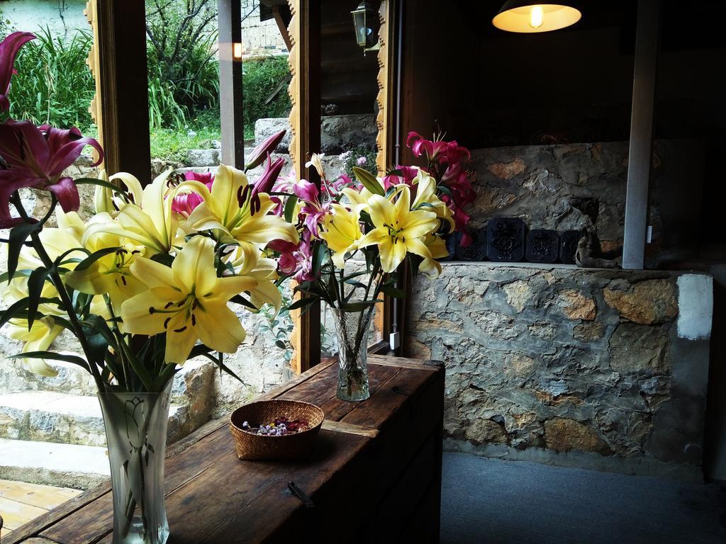 Shangri-La Mid - Mountain Homestay Екстериор снимка