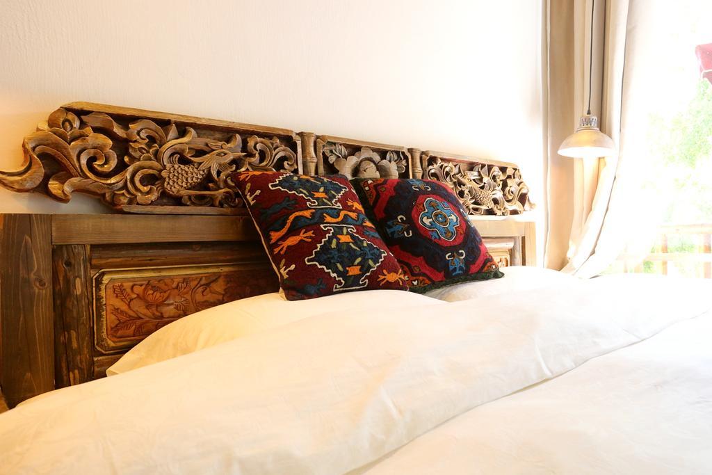 Shangri-La Mid - Mountain Homestay Екстериор снимка
