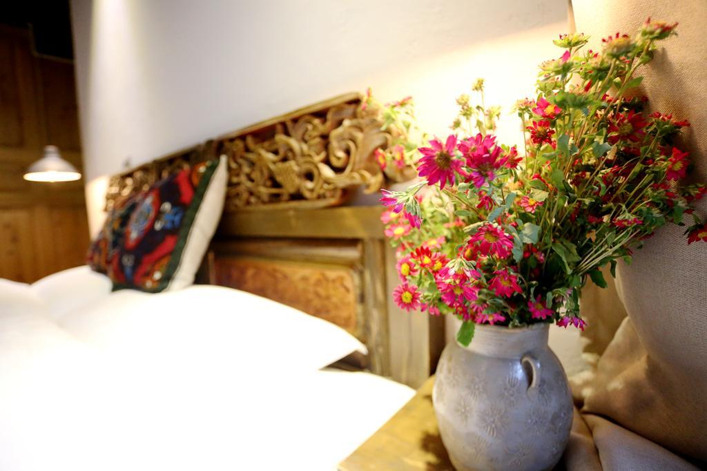 Shangri-La Mid - Mountain Homestay Екстериор снимка