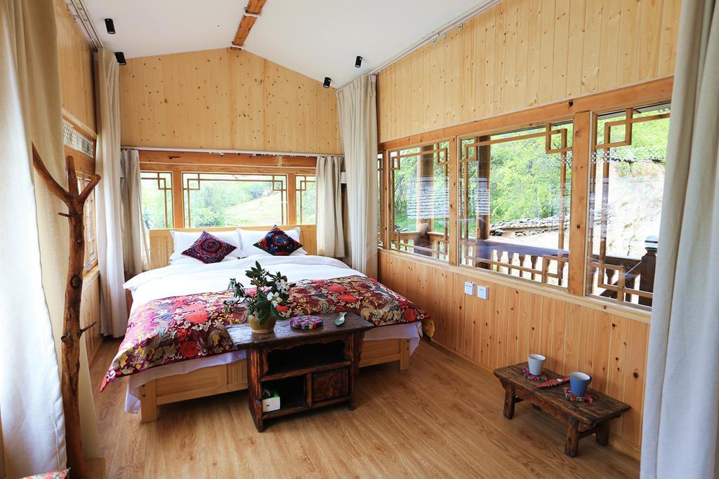Shangri-La Mid - Mountain Homestay Екстериор снимка