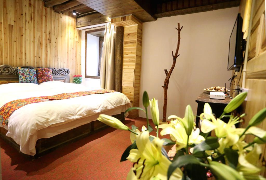 Shangri-La Mid - Mountain Homestay Екстериор снимка