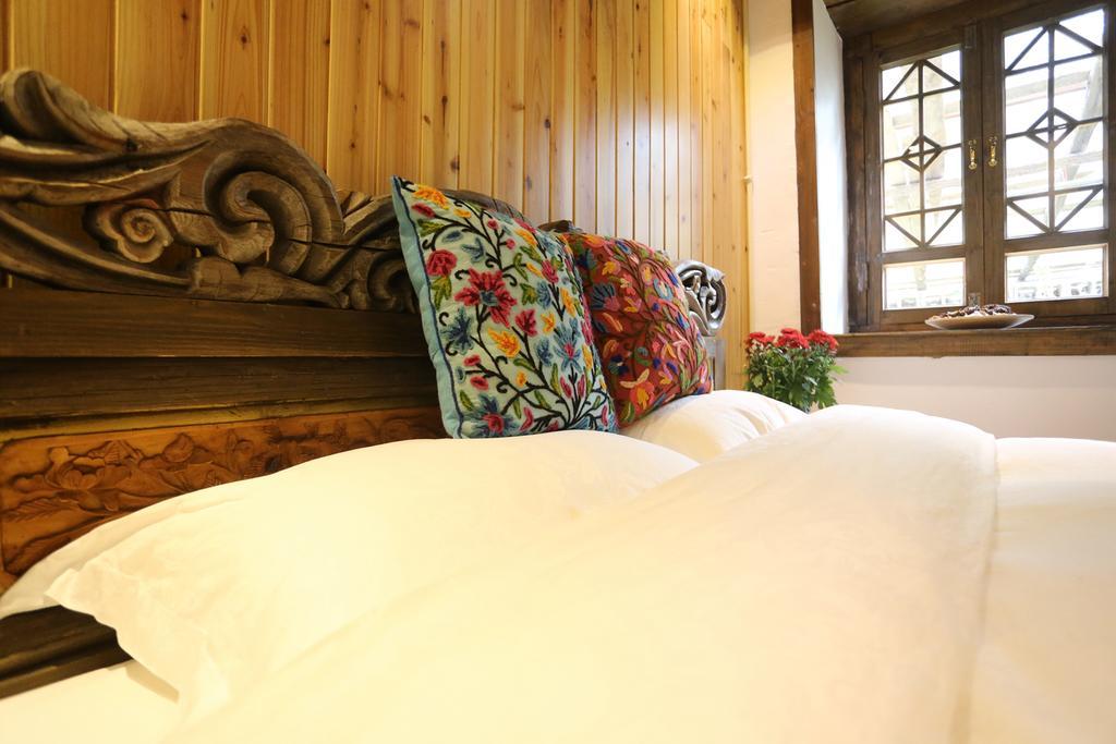 Shangri-La Mid - Mountain Homestay Екстериор снимка