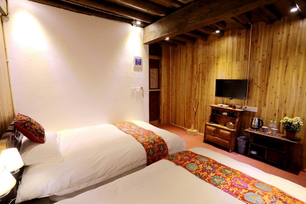 Shangri-La Mid - Mountain Homestay Екстериор снимка