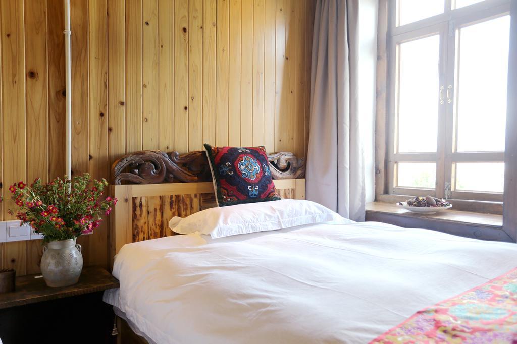 Shangri-La Mid - Mountain Homestay Екстериор снимка