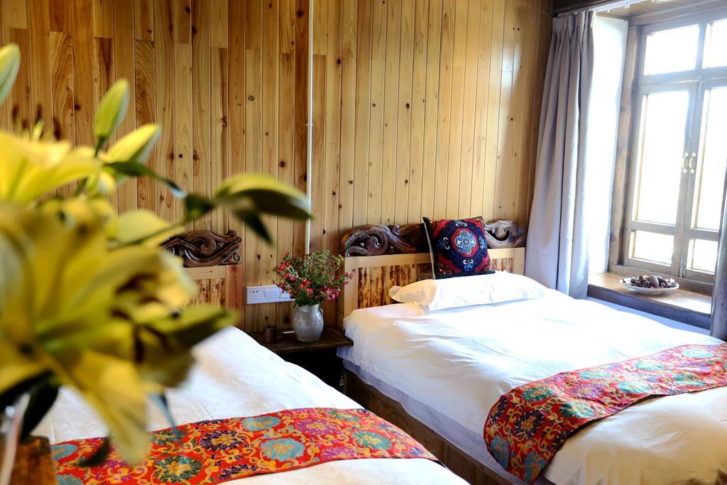 Shangri-La Mid - Mountain Homestay Екстериор снимка