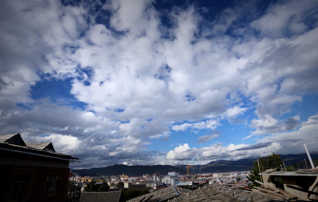 Shangri-La Mid - Mountain Homestay Екстериор снимка