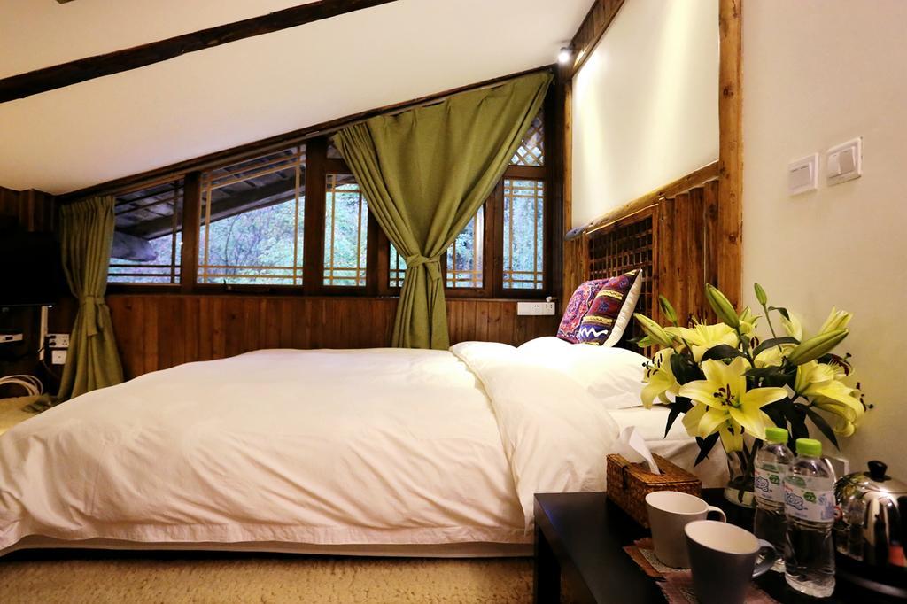 Shangri-La Mid - Mountain Homestay Екстериор снимка