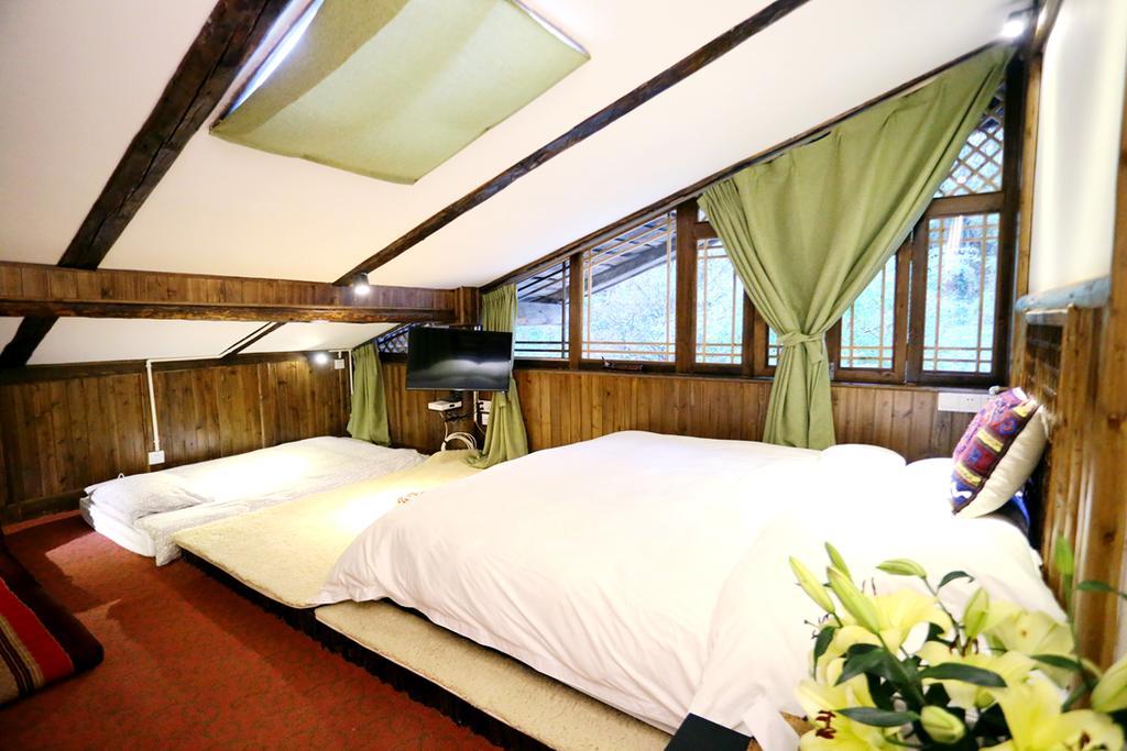 Shangri-La Mid - Mountain Homestay Екстериор снимка