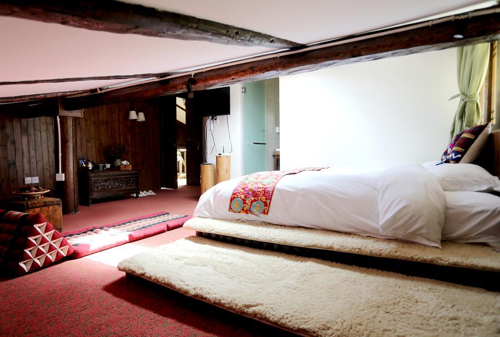 Shangri-La Mid - Mountain Homestay Екстериор снимка