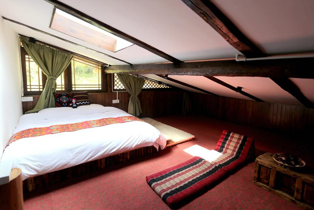 Shangri-La Mid - Mountain Homestay Екстериор снимка