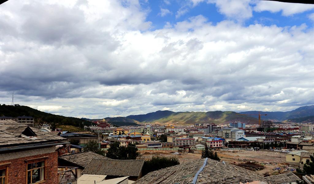 Shangri-La Mid - Mountain Homestay Екстериор снимка